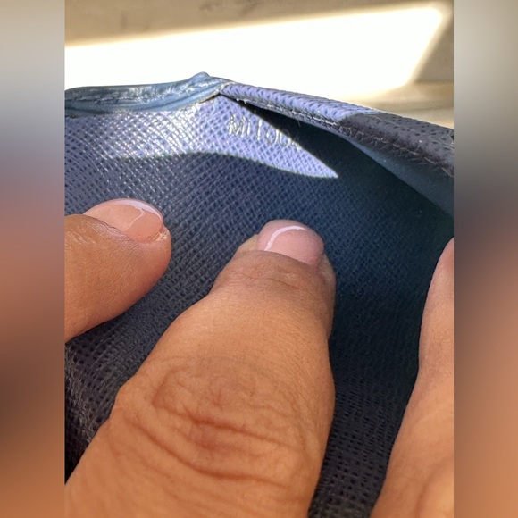 LOUIS VUITTON Epi Porte Billets Compact Bifold Blue Leather - Picture 2 of 13